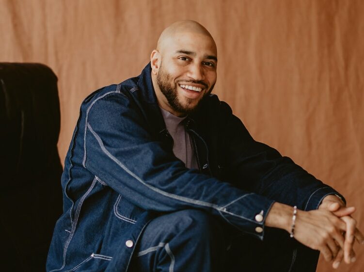 Foto: Ambassadeur Edson da Graça uit het nijntje jubileummagazine